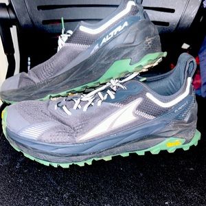 𝐀𝐥𝐭𝐫𝐚 Olympus 5 Running Shoes